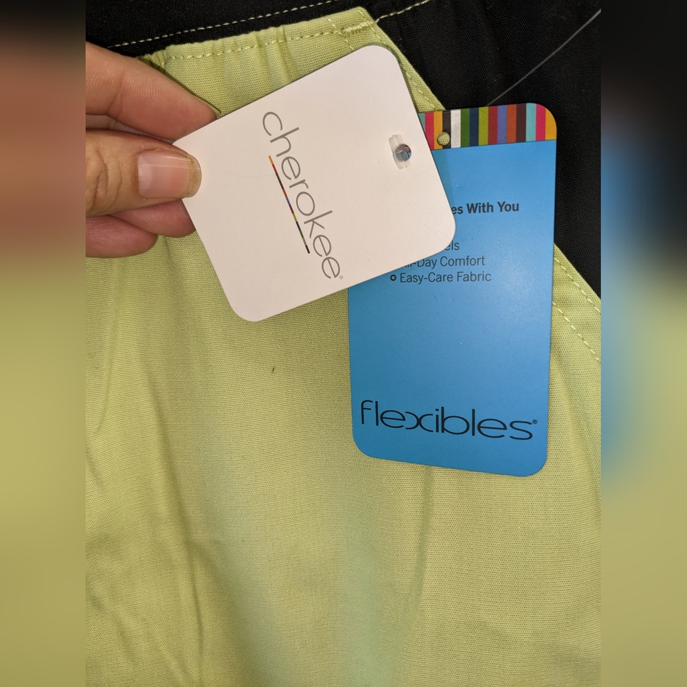NWT CHEROKEE FLEXIBLES SCRUB PANTS